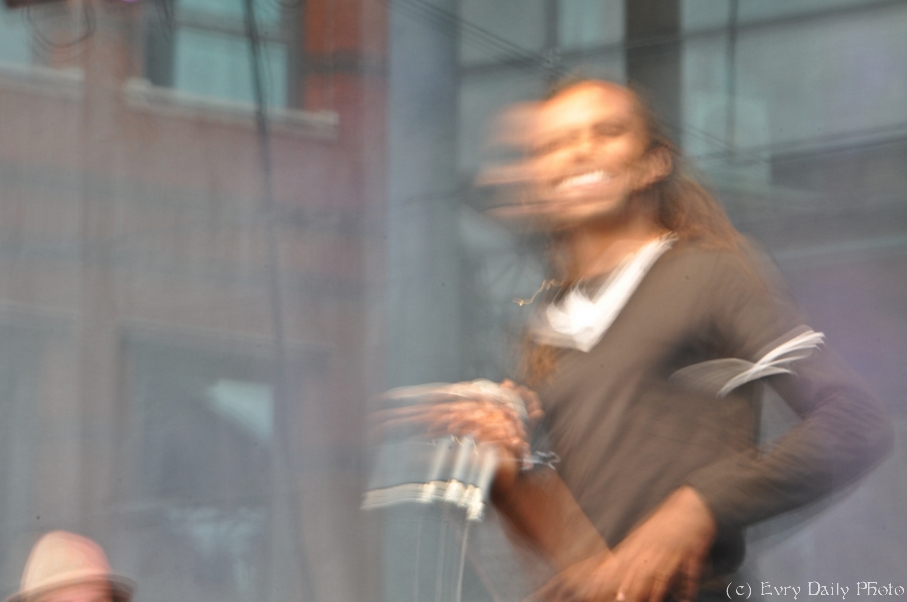 Evry Daily Photo - Fete de la Musique Evry 2010 - Harold - Flou Musical - large.jpg